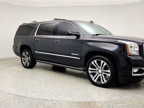 Used 2020 GMC Yukon XL Denali w/ Denali Ultimate Package AWD/4WD image 3