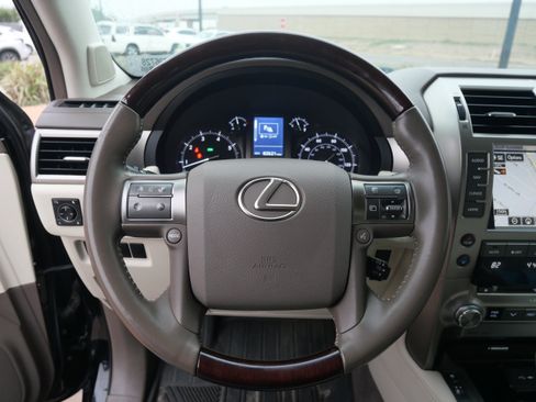 Used 2019 Lexus GX 460 image 24