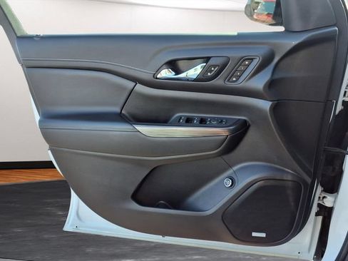 Certified 2021 GMC Acadia SLT w/ Elevation Edition FWD image 17