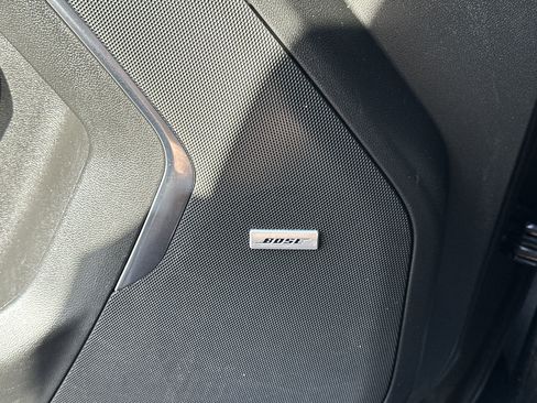 Used 2022 GMC Yukon SLT w/ SLT Luxury Package image 17