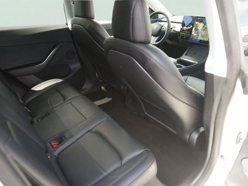 Used 2021 Tesla Model Y Long Range AWD/4WD image 15