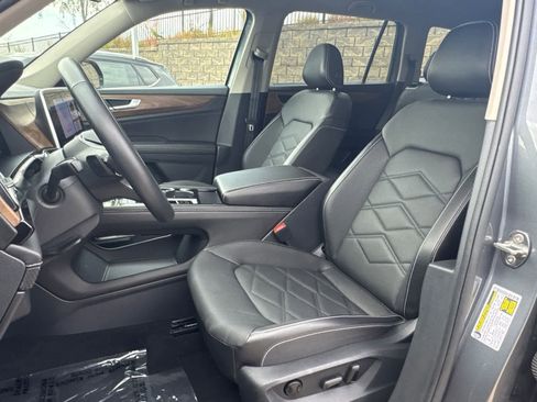 Certified 2025 Volkswagen Atlas SE image 11