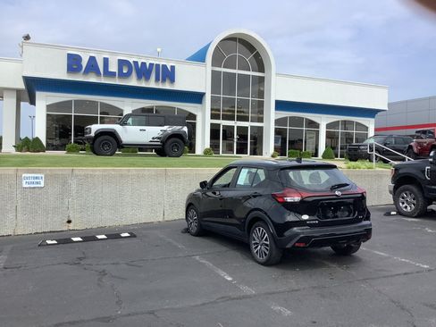 Used 2021 Nissan Kicks SV FWD image 5
