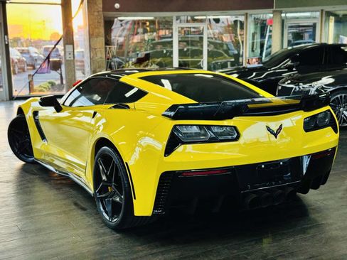 Used 2016 Chevrolet Corvette Z06 w/ 3LZ Preferred Equipment Group RWD image 12