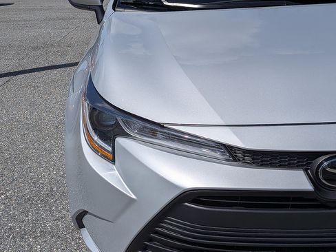 Used 2023 Toyota Corolla LE FWD image 9