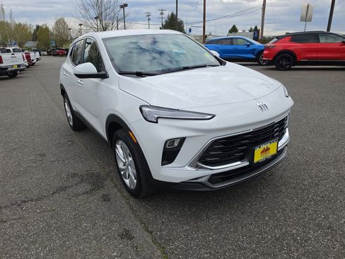 Used 2024 Buick Encore GX Preferred w/ Comfort Package image 3