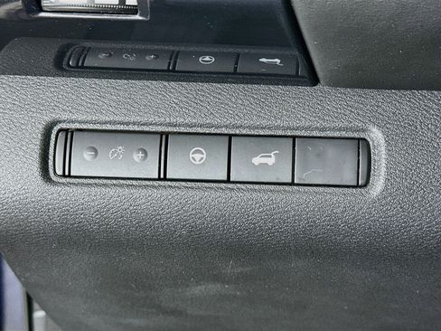 Used 2025 Nissan Pathfinder SV AWD/4WD image 17