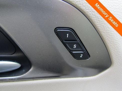 Used 2021 Chrysler Pacifica Touring-L FWD image 6