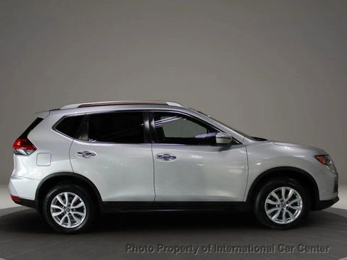 Used 2017 Nissan Rogue SV w/ SV Premium Package image 3