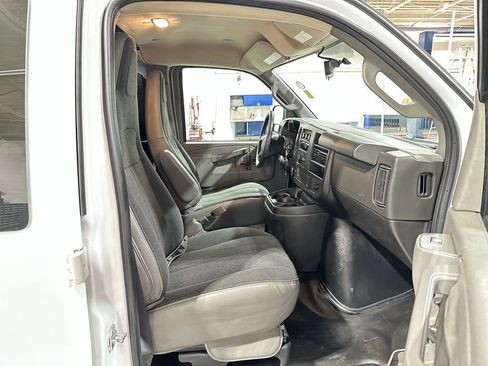 Used 2024 GMC Savana 2500 w/ Driver Convenience Package image 23