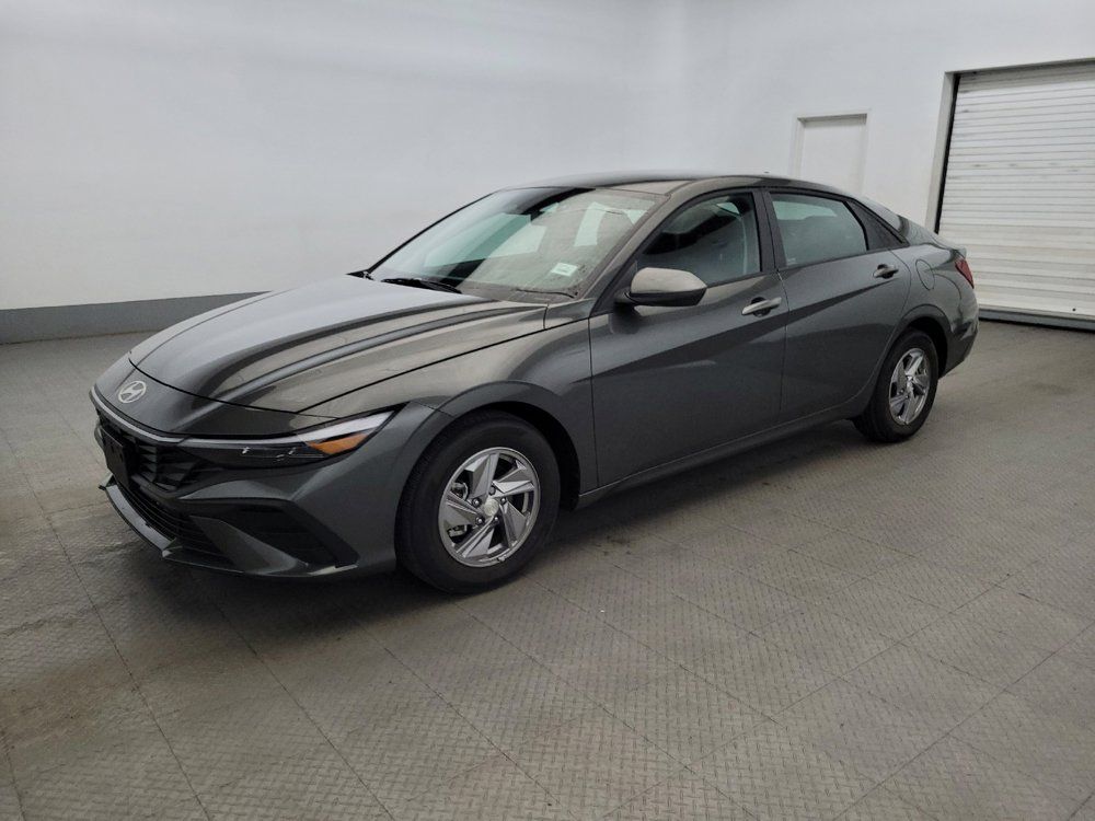 Used 2025 Hyundai Elantra SE FWD image 2