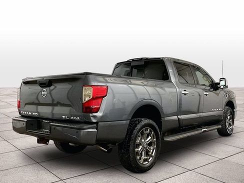 Used 2018 Nissan Titan SL w/ Chrome Package AWD/4WD image 11