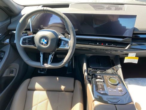 New 2026 BMW 530i xDrive AWD/4WD image 9