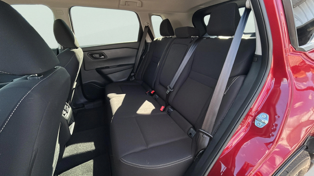 Used 2025 Nissan Rogue S FWD image 17