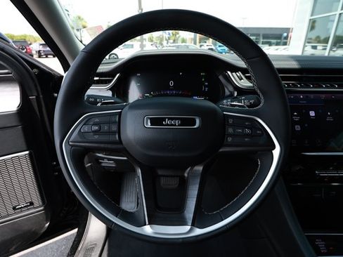 Used 2023 Jeep Grand Cherokee 4WD 4xe image 11