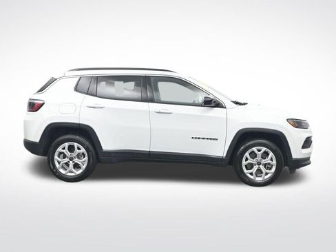 Used 2025 Jeep Compass Latitude image 4