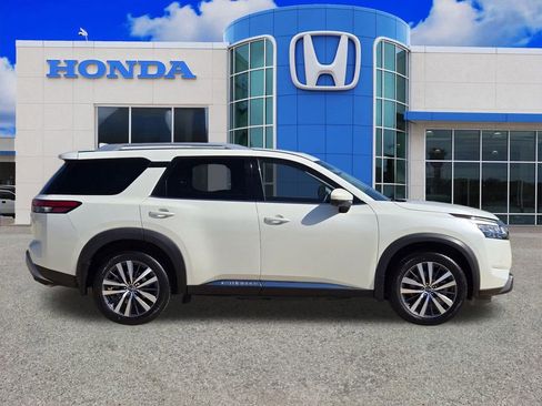 Used 2022 Nissan Pathfinder Platinum w/ Cargo Package image 2