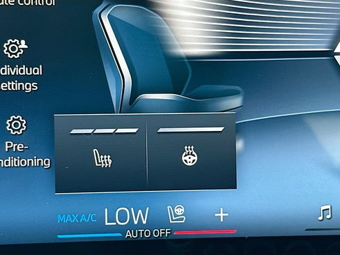 Certified 2025 BMW 330i Sedan w/ M Sport Package RWD image 20