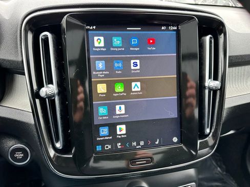 Used 2025 Volvo XC40 B5 Core image 18