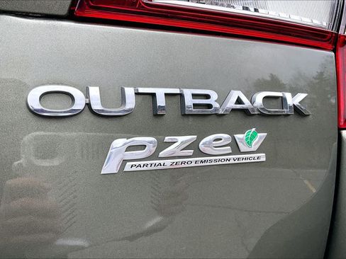 Used 2017 Subaru Outback 2.5i Premium AWD/4WD image 10
