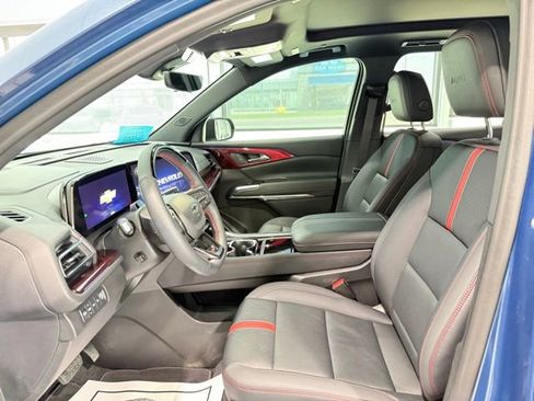 Used 2024 Chevrolet Traverse RS image 11