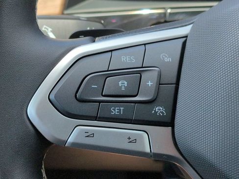 Used 2026 Volkswagen Atlas SE FWD image 25
