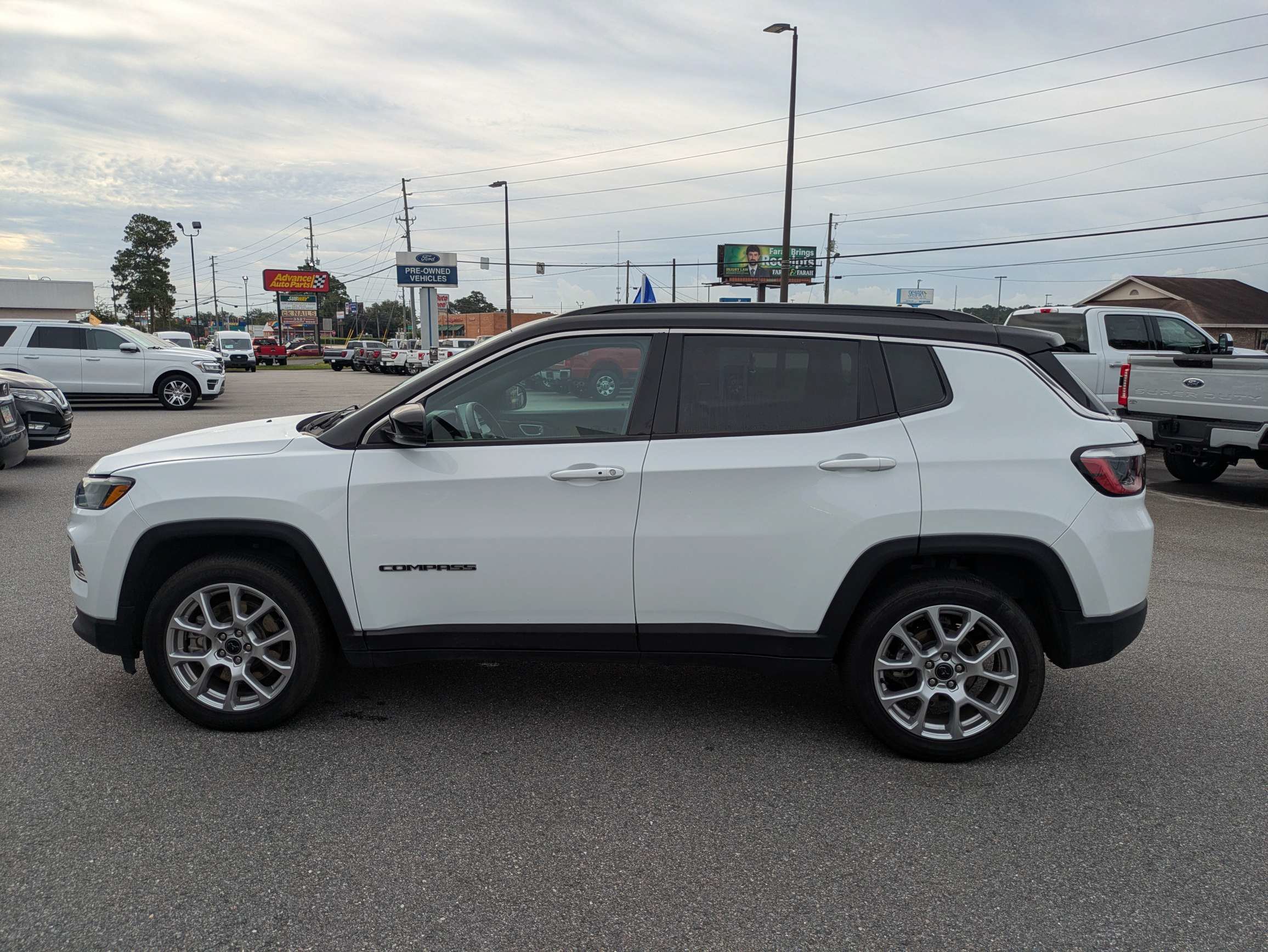 Used 2025 Jeep Compass Limited AWD/4WD image 7
