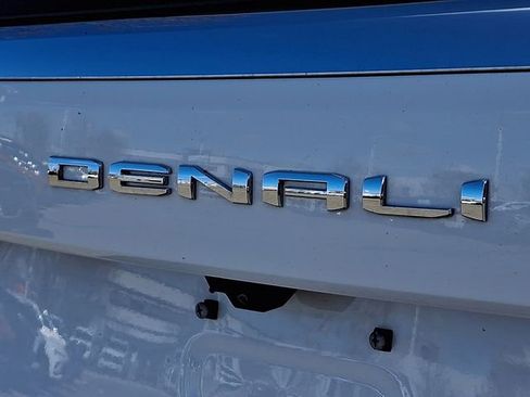 Used 2025 GMC Yukon XL Denali AWD/4WD image 33