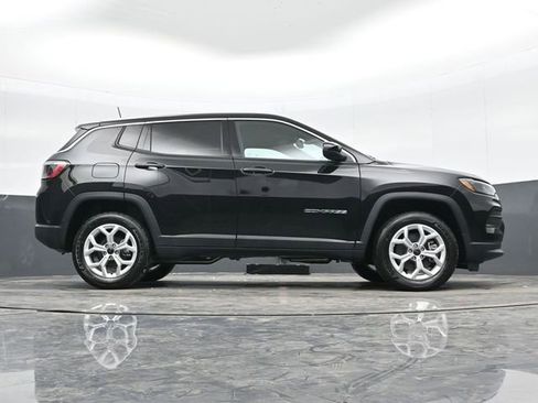 Used 2025 Jeep Compass Sport w/ Mopar Graphics Package AWD/4WD image 39
