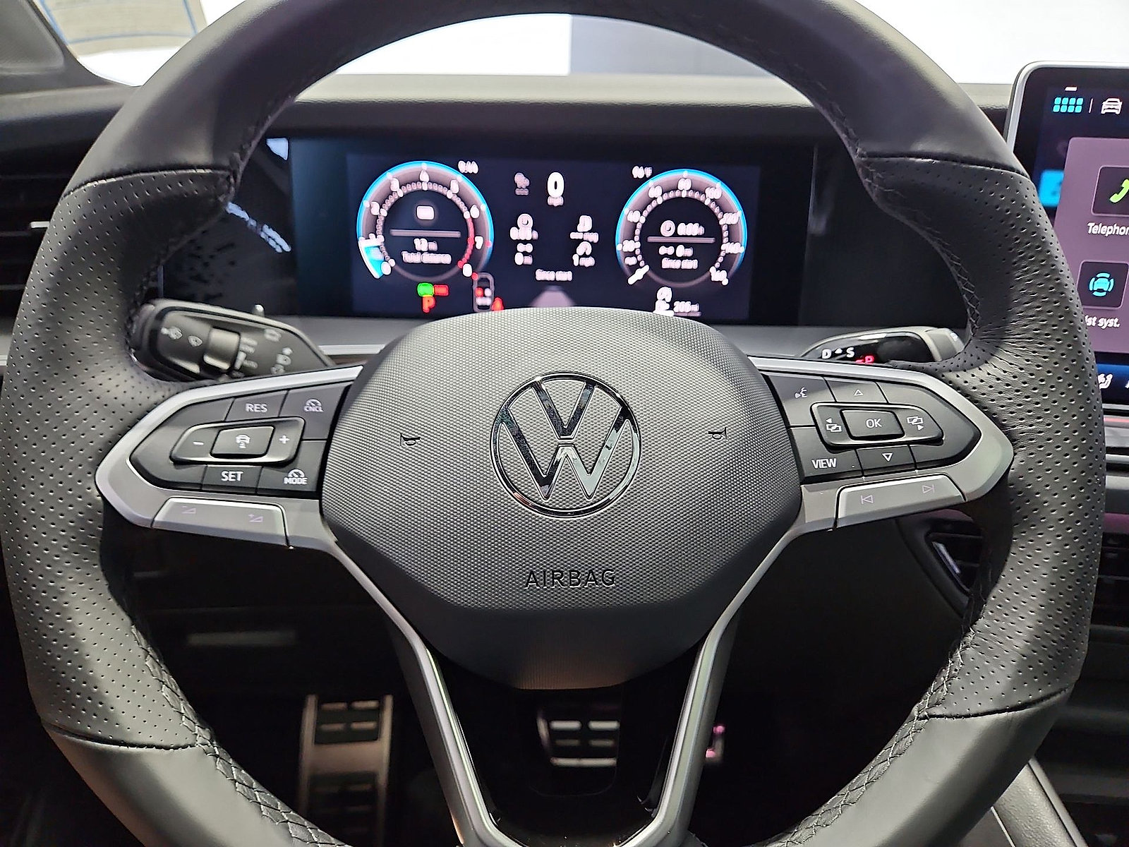 New 2026 Volkswagen Tiguan SE R-Line FWD image 22