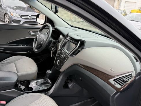 Used 2017 Hyundai Santa Fe SE AWD/4WD image 16