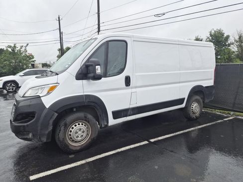 Used 2025 RAM ProMaster 2500 w/ Convenience Group FWD image 8