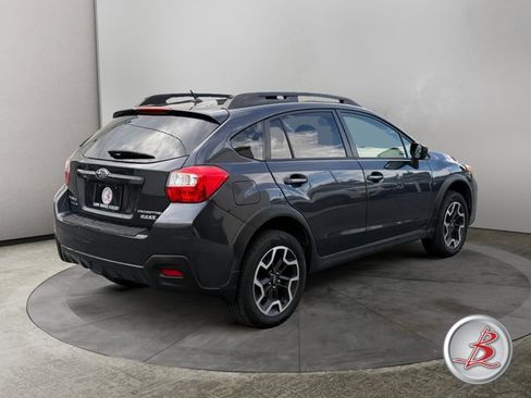 Used 2017 Subaru Crosstrek 2.0i Premium w/ Moonroof Package AWD/4WD image 7
