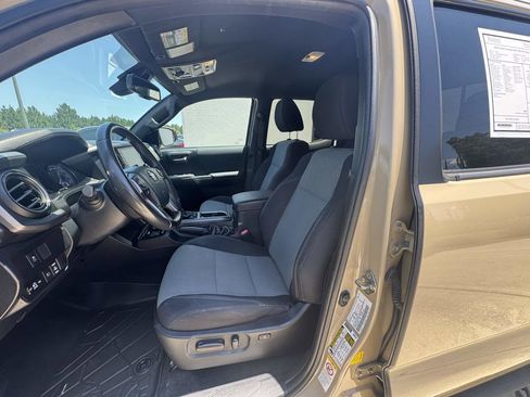 Used 2020 Toyota Tacoma TRD Off-Road AWD/4WD image 7
