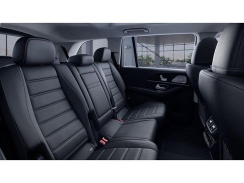 Used 2023 Mercedes-Benz GLS 450 4MATIC image 5