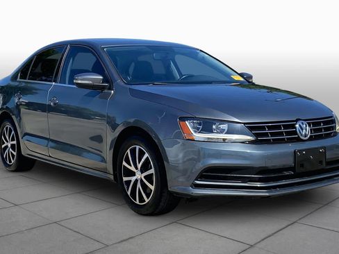 Used 2018 Volkswagen Jetta SE FWD image 3
