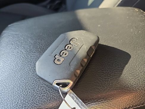Used 2021 Jeep Wrangler Unlimited Sport AWD/4WD image 93