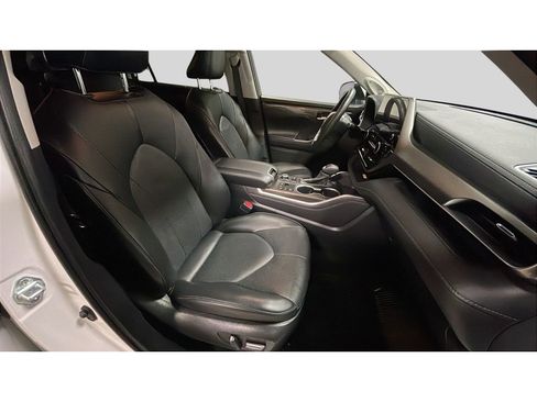 Used 2024 Toyota Highlander Limited AWD/4WD image 20
