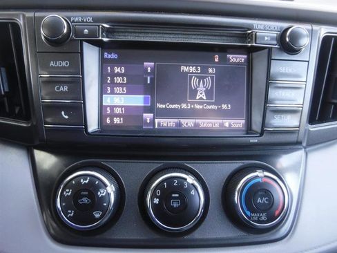 Used 2015 Toyota RAV4 LE image 34