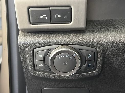 Used 2018 Ford F150 Platinum w/ Technology Package AWD/4WD image 25
