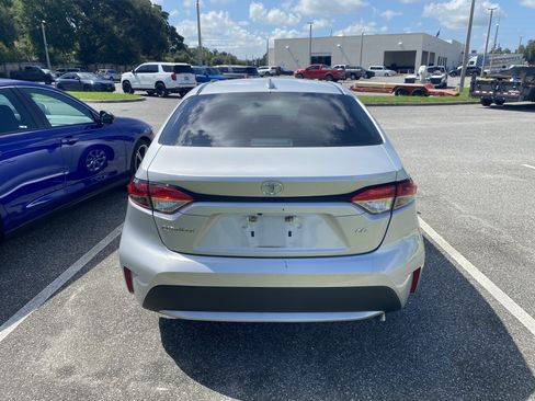 Used 2021 Toyota Corolla LE FWD image 9