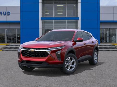 New 2026 Chevrolet Trax LS w/ LS Convenience Package FWD image 6