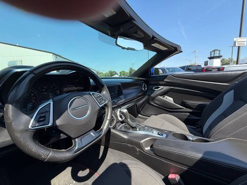 Used 2018 Chevrolet Camaro LT RWD image 38