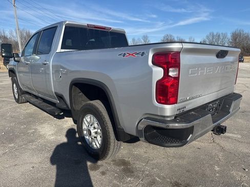 Used 2022 Chevrolet Silverado 2500 LT w/ Convenience Package image 4