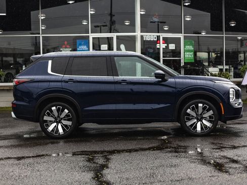 New 2026 Mitsubishi Outlander SEL image 7