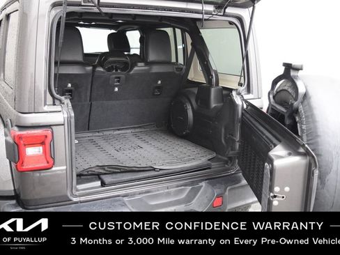 Used 2018 Jeep Wrangler Unlimited Sahara AWD/4WD image 20