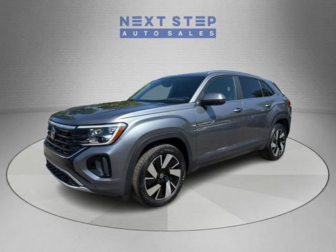 Used 2025 Volkswagen Atlas Cross Sport SE AWD/4WD image 3