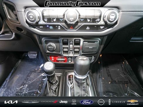 Used 2025 Jeep Wrangler Unlimited Rubicon 4xe w/ Convenience Group image 17