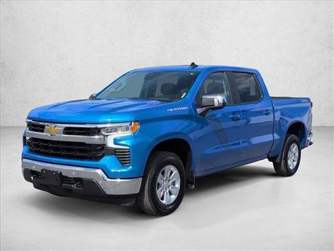 Used 2025 Chevrolet Silverado 1500 LT w/ Safety Package AWD/4WD image 4
