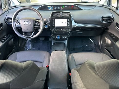 Used 2022 Toyota Prius L Eco image 8
